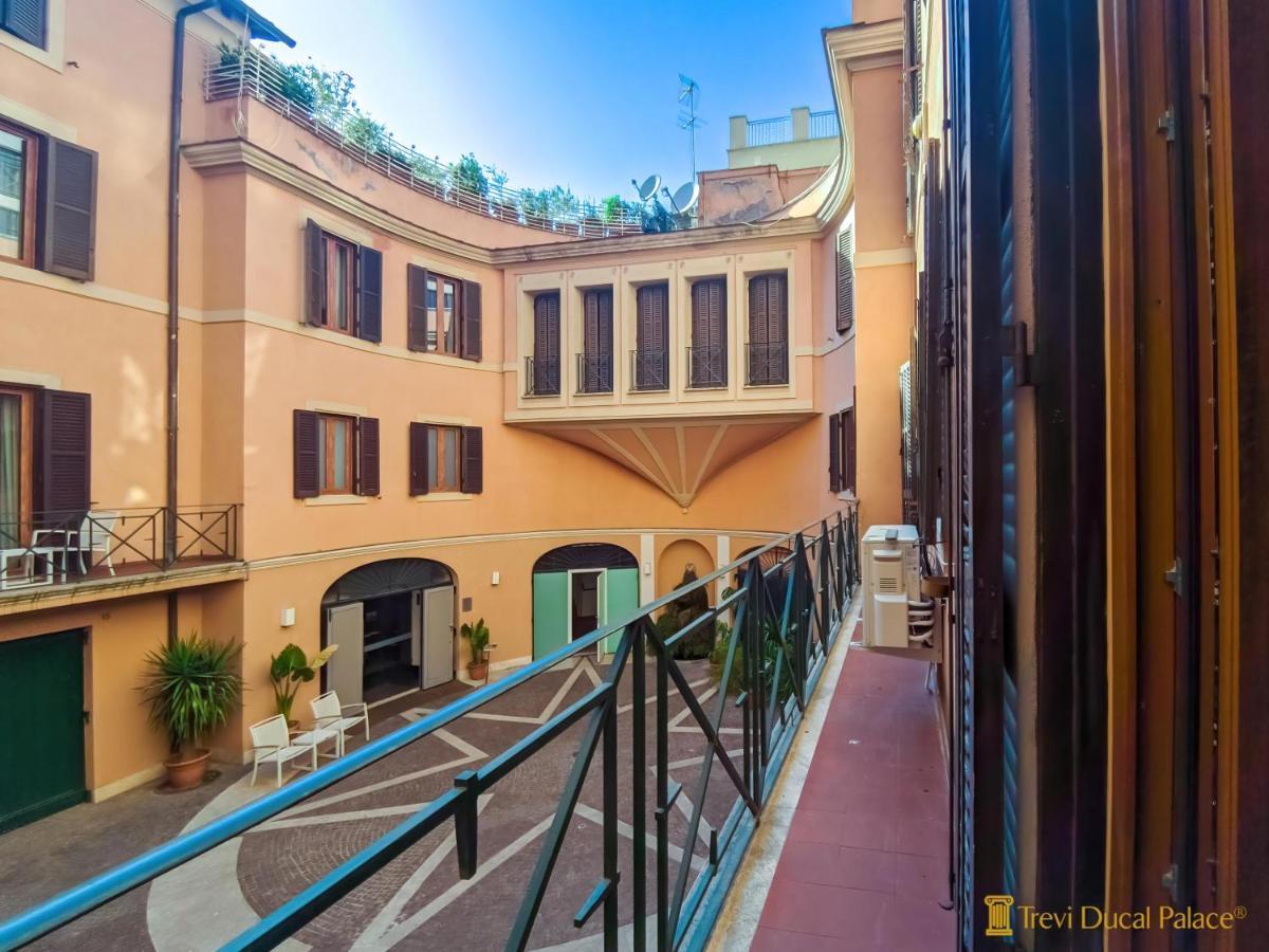 Trevi Ducal Palace Roma Exterior foto